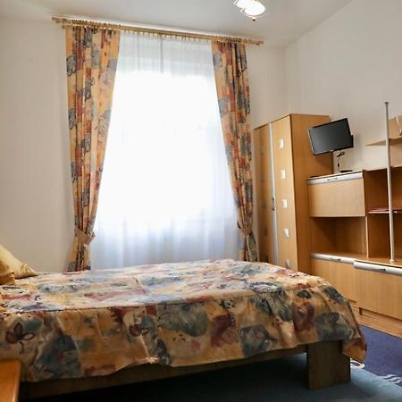 Lana Lo Apartments Karlovy Vary Bagian luar foto